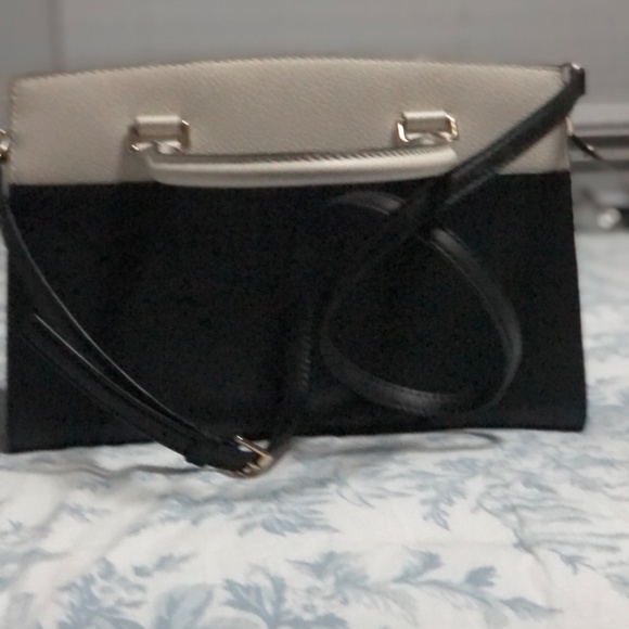 Kate Spade black & white color block purse preowned - Picture 4 of 5